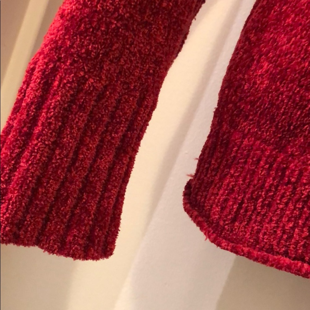 Red sweater - Picture 3 of 3